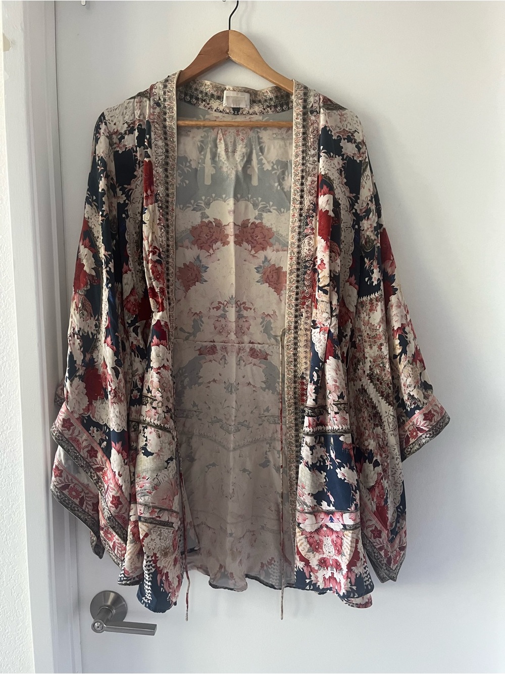 CAMILLA RARE 100% Silk Vtg 2016 "Imperial Echo" Crystal Embellished Short Kimono - Picture 9 of 16